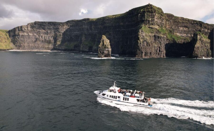 From Dublin: Cliffs of Moher, Boat Tour & Aillwee Cave - A long day from Molly Malone to County Clare