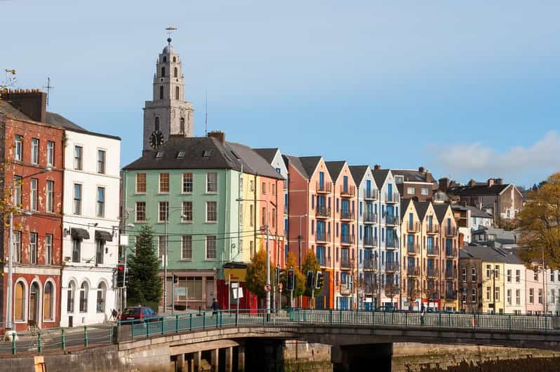 From Dublin:Cork,Cahir Castle,Rock of Cashel Tour in Spanish - A 12-hour southbound day from central Dublin