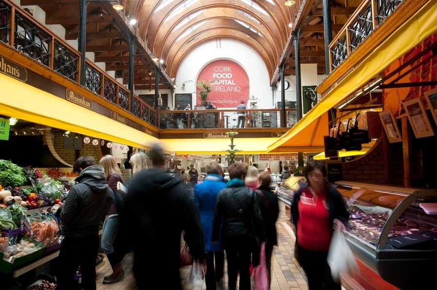 From Dublin:Cork,Cahir Castle,Rock of Cashel Tour in Spanish - Cahir Castle and its River Suir setting