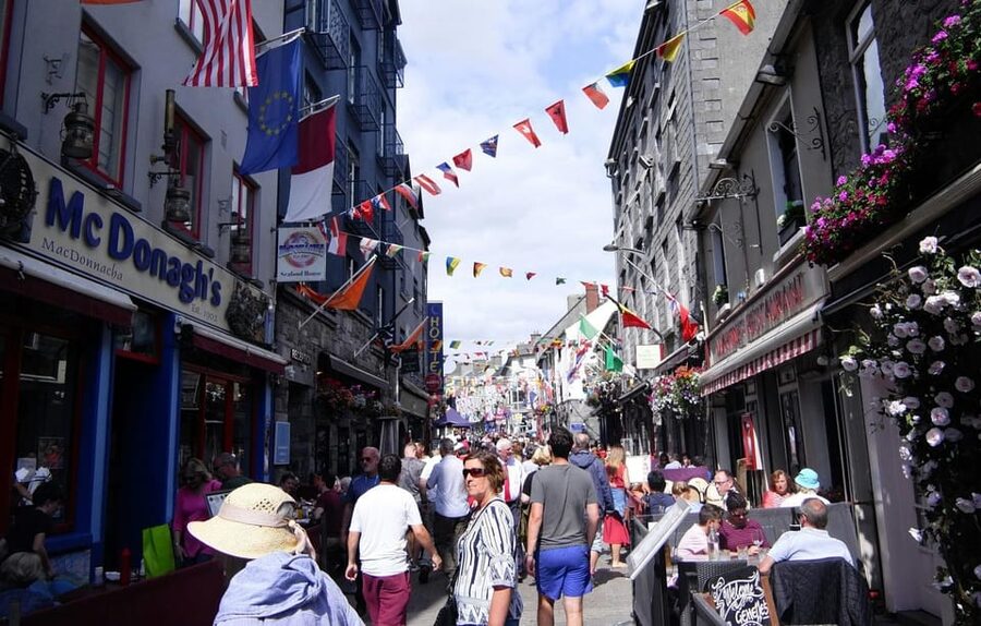 From Dublin: Galway + Cliffs of Moher Boat Cruise in Spanish - What the $112 price really covers