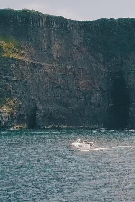 From Dublin: Galway + Cliffs of Moher Boat Cruise in Spanish - Who should choose this west-coast day trip?