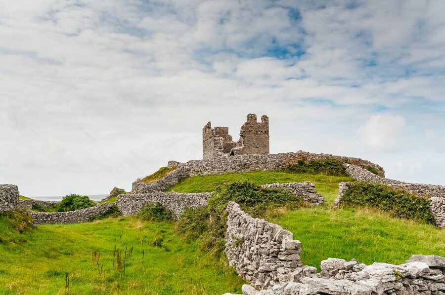 From Galway: Aran Islands and Cliffs of Moher Tour & Cruise - Lunch near the cliffs, with a late timing