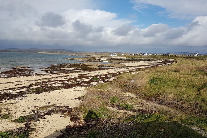 From Galway: Guided tour of Connemara with 3 hour stop in Kylemore Abbey - Lough Inagh, Recess, and the ride home