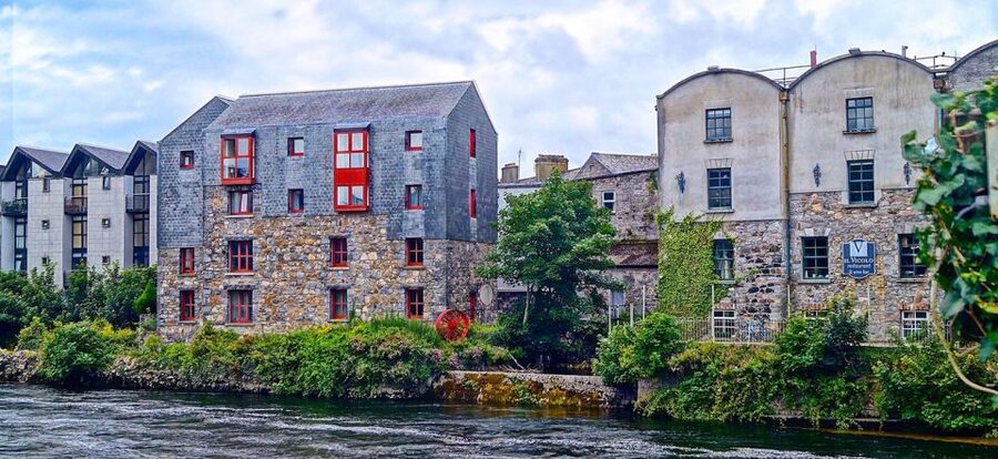 Galway City: Guided 1.5-Hour Walking Tour - Key points at a glance