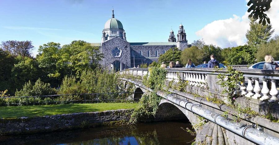 Galway City: Guided 1.5-Hour Walking Tour - Walking the medieval center