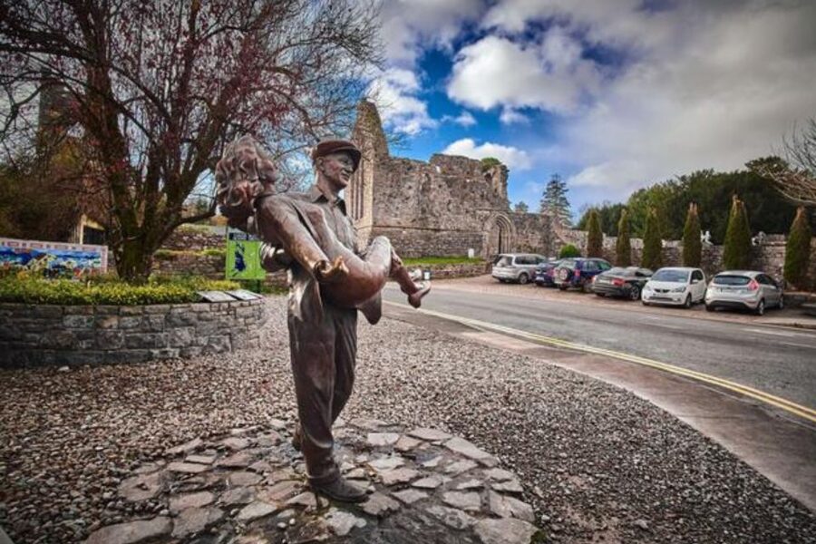Galway: Connemara, Sheepdog Show and Medieval Castle Tour - Leenane, where the mountains close in