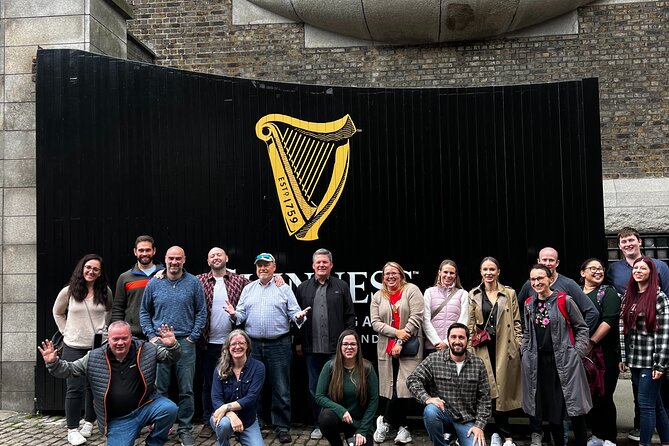 Guinness Storehouse: Entry ticket + Perfect Pint Pub Tour - Seeing Dublin between the pints