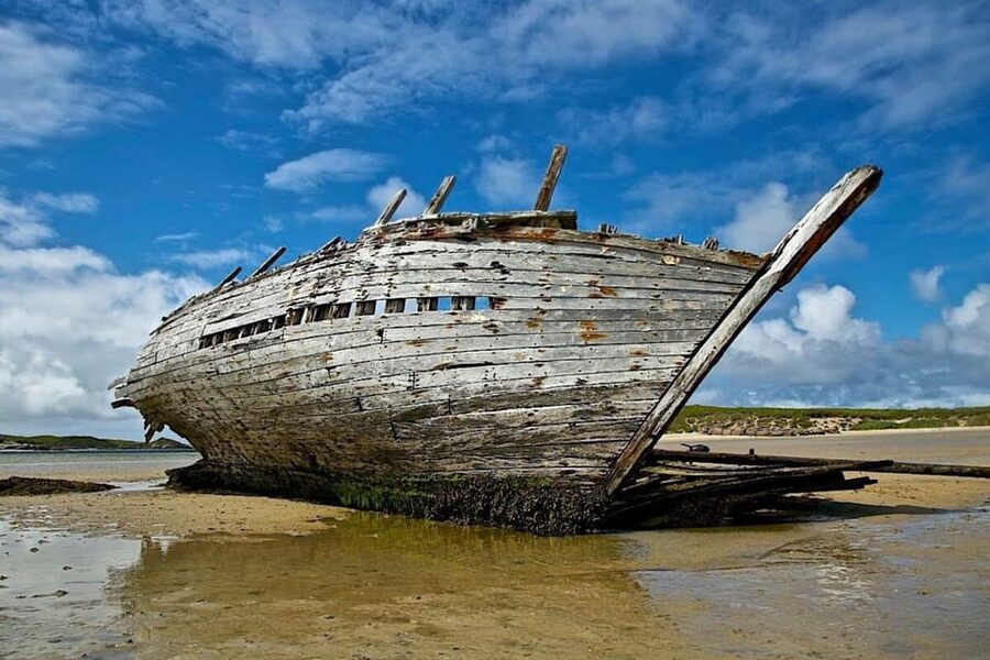 Gweedore: Guided eBike Tour - Bunbeg Harbour and the story of Bad Eddie