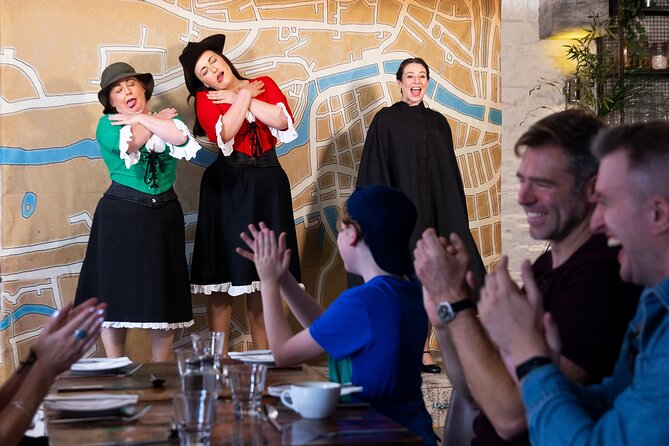 Hysterical Histories Cork Dinner Theatre Show - What happens during the 7 pm evening