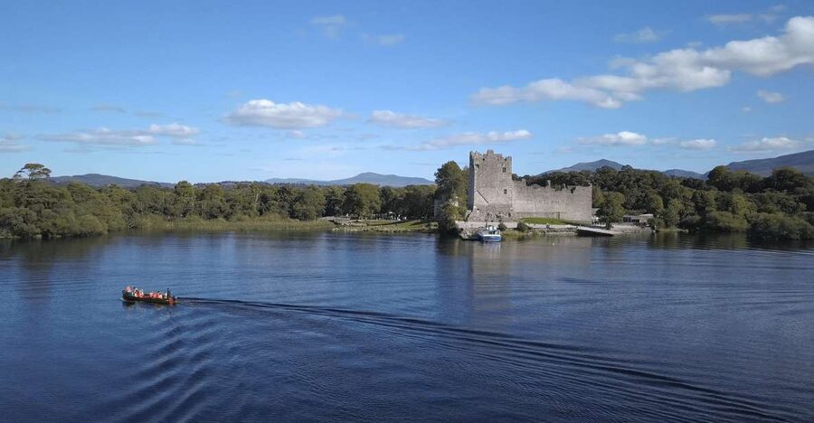 Killarney: Lakes of Killarney Boat Tour with Transfer - Taking a jaunting car through the 12-kilometer pass