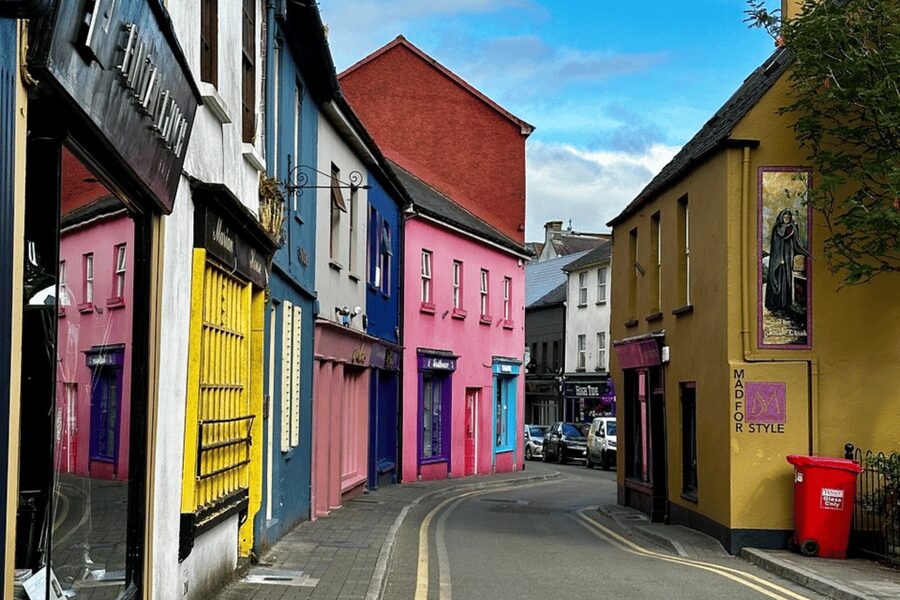 Kinsale: Guided eBike Sightseeing Tour - Learning from Mylie and the local guides