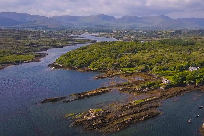 NO 1 Ring of Kerry Tour inc Killarney Lakes & National Park - Kerry Bog Village and a look at rural Ireland