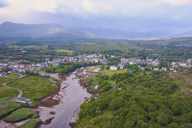 NO 1 Ring of Kerry Tour inc Killarney Lakes & National Park - Sneem, the colorful village in the middle of the route