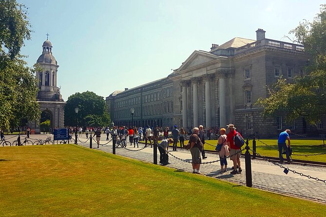 Private Fantastic Walking Tour of Dublin - City Hall and the final stretch