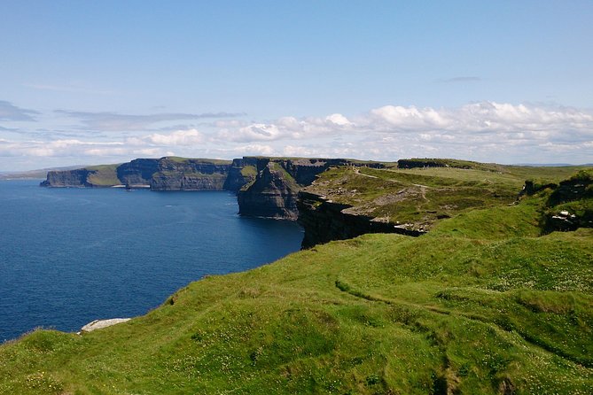 Private tour to the Cliffs of Moher guided in Spanish - The long road west from Dublin