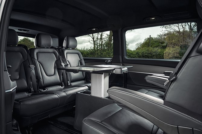 Private Transfer: Dublin Airport DUB to Dublin by Luxury Van - The value of meet and greet service