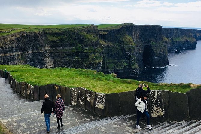 Scogliere di moher e Galway in italiano - Dunguaire Castle from the coach