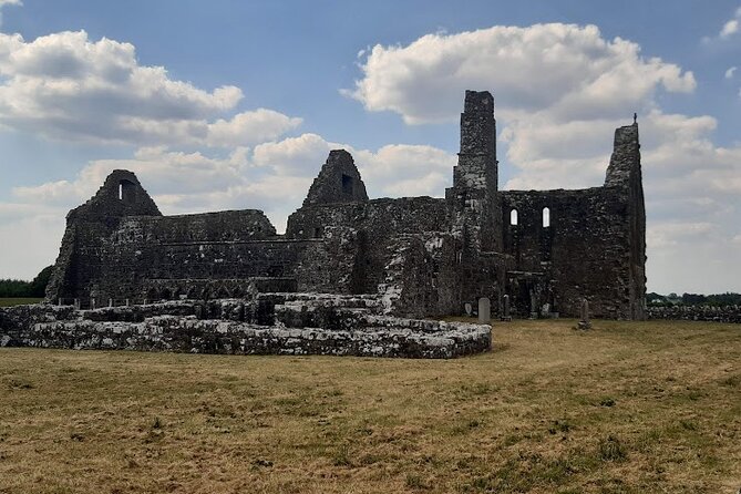 Sean's Bar, Athlone Castle and Clonmacnoise Monastery - Clontuskert Abbey and the First Taste of Medieval Ireland