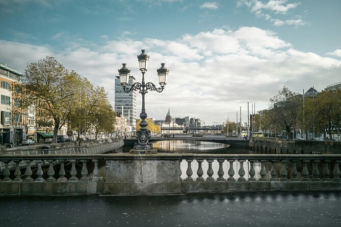Self-Guided Scavenger Hunt: Dublin Adventure - Crossing the Ha’Penny Bridge