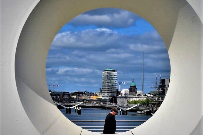 Semi-Private (8people max) 2.5 Hr Dublin Walking Tour - Trinity College, the Long Library, and the Book of Kells