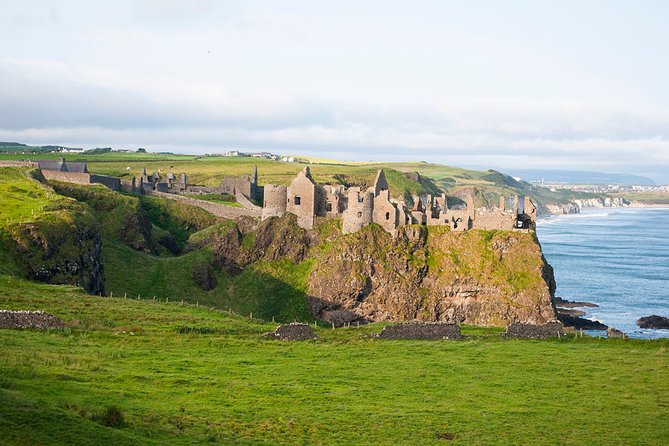 Spanish Belfast And Giants Causeway Tour - Transport, group size, and comfort