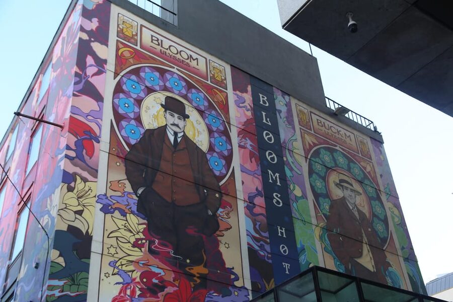 Street Art Walking Tour - Abbey Court Hostel and the appeal of changing walls