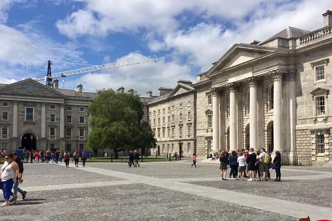 Tour a piedi di Dublino in Italiano - Molly Malone and the city’s familiar symbols