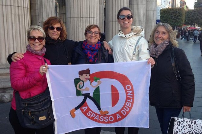 Tour a piedi di Dublino in Italiano - Crossing Ha’Penny Bridge