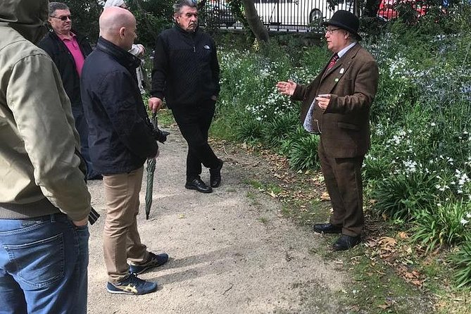 Walking tour in Merrion Square Park - Dublin Rogues Tour - Dave Kavanagh’s storytelling style