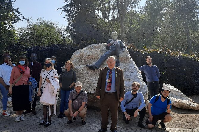 Walking tour in Merrion Square Park - Dublin Rogues Tour - How the 75-minute length affects the experience