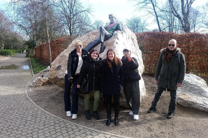Walking tour in Merrion Square Park with a pint of Guinness Dublin Rogues Tour - What the $40.74 price buys you