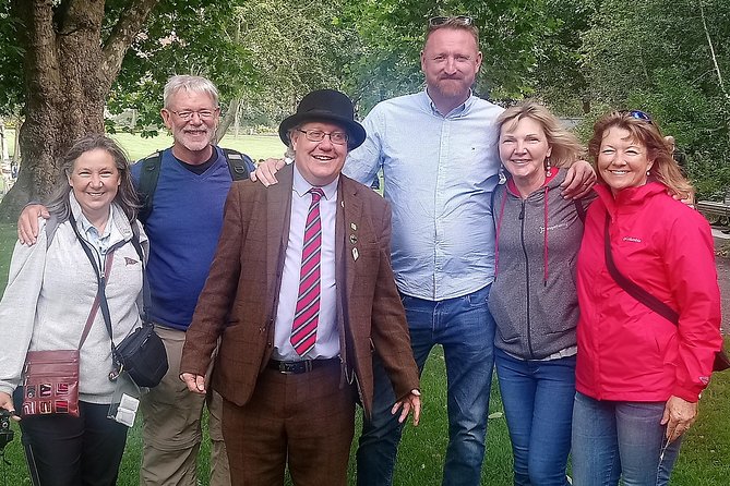 Walking tour in Merrion Square Park with a pint of Guinness Dublin Rogues Tour - Oscar Wilde, statues, and the people behind the names
