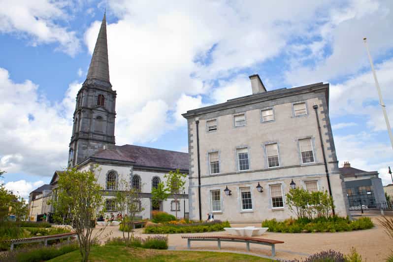 Waterford Treasures: Walking Tour of the Viking Triangle - Walking Past 33 The Mall